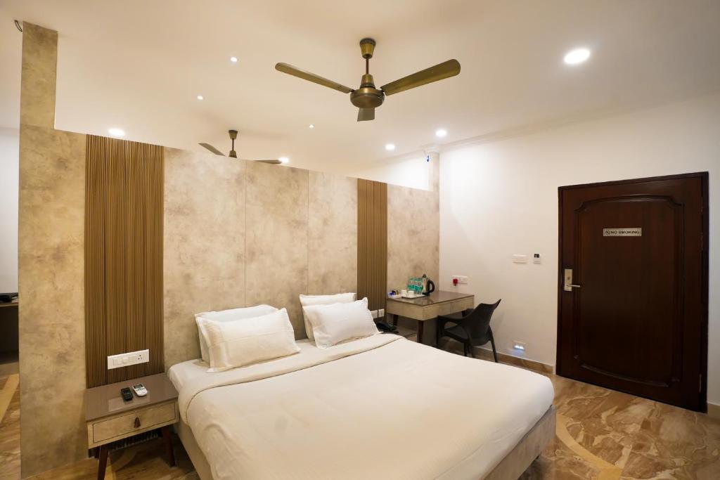 Postel nebo postele na pokoji v ubytování Avenue 11 Boutique Residences, Poes Garden Chennai