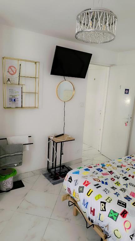 Postel nebo postele na pokoji v ubytování Calaisis room bed