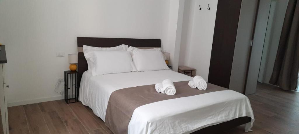Postel nebo postele na pokoji v ubytování R & A Minerva Suites