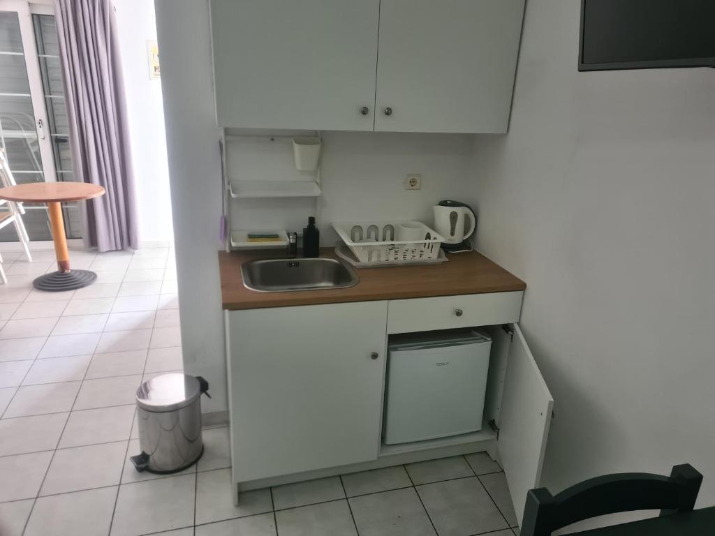 Kuchyň nebo kuchyňský kout v ubytování Cost Mari Almyrida New by ZAGO Boutiqe hotels