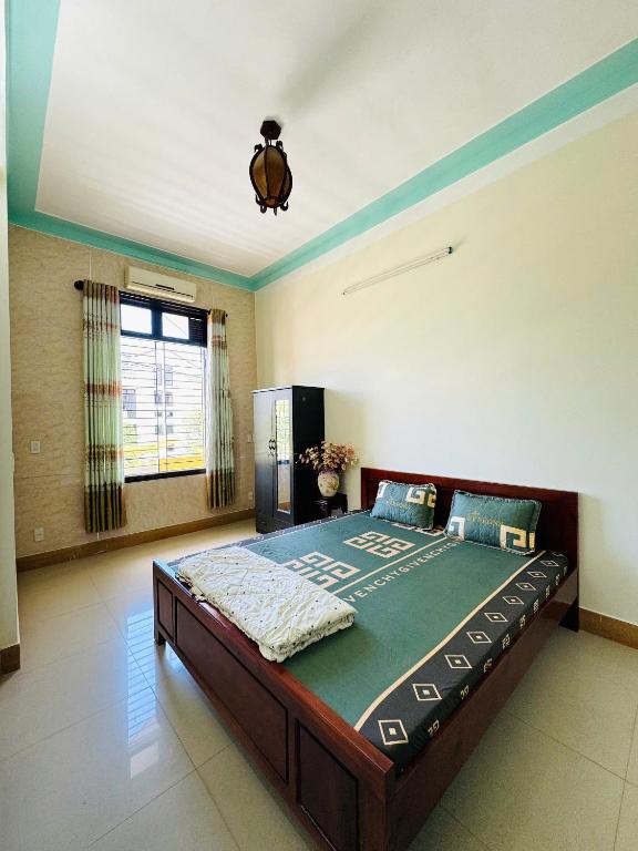 Định Homestay - Queen Room With Balcony