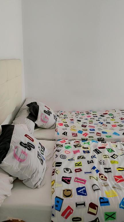 Postel nebo postele na pokoji v ubytování Calaisis room bed