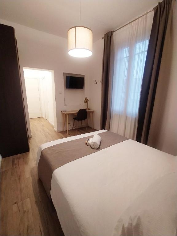 Postel nebo postele na pokoji v ubytování R & A Minerva Suites