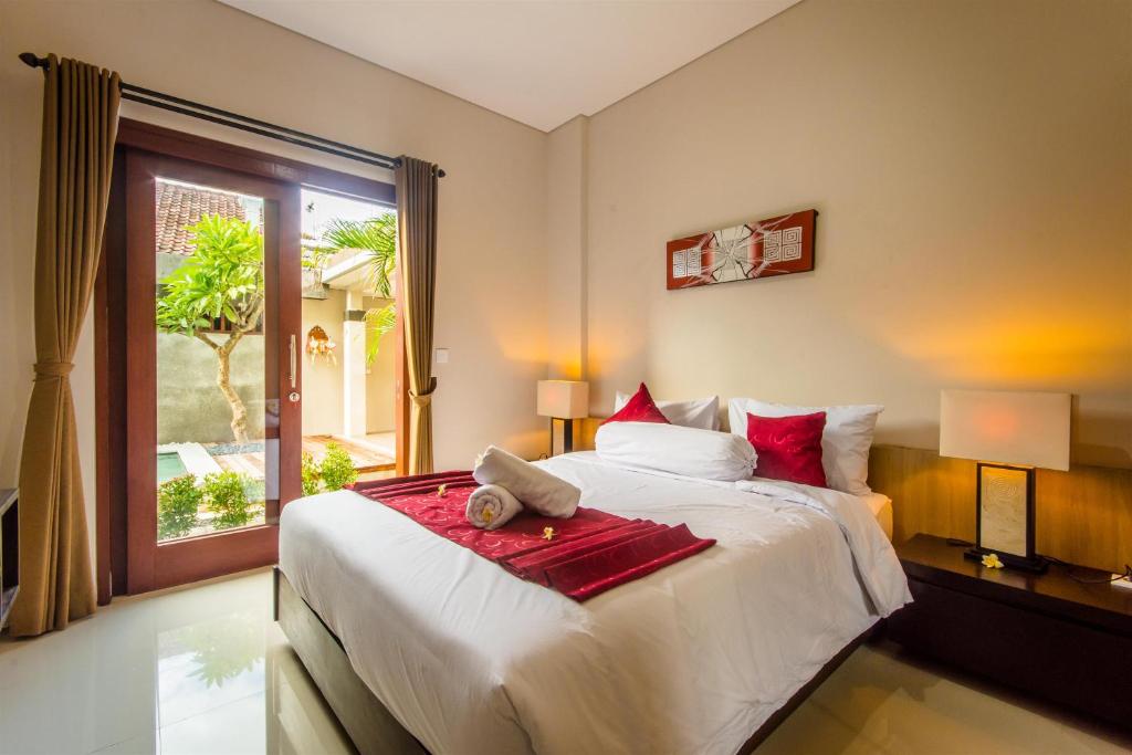 En eller flere senge i et værelse på Room Valka Bali Seminyak