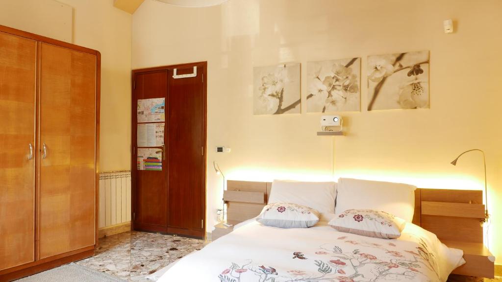 Postel nebo postele na pokoji v ubytování Three Rooms