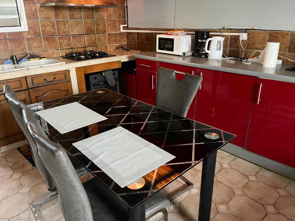 Kuchyň nebo kuchyňský kout v ubytování Studio spacieux
