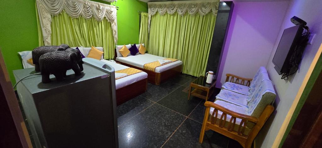 Postel nebo postele na pokoji v ubytování Hotel KSR Grand