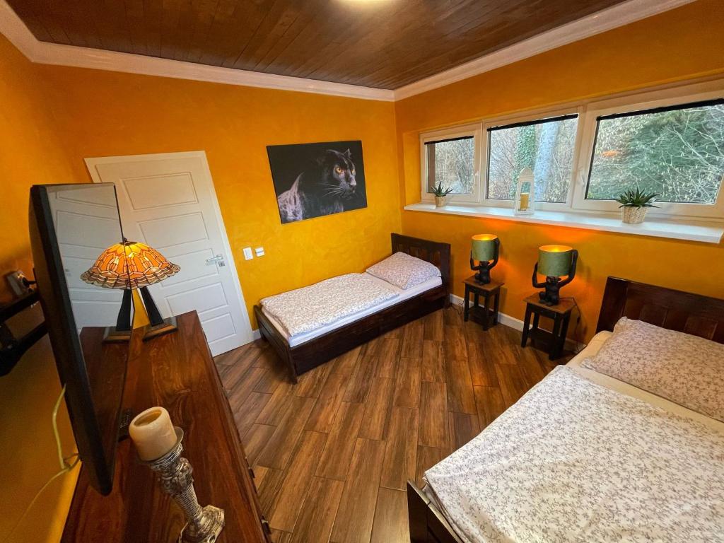 Postel nebo postele na pokoji v ubytování Ostravice Apartment
