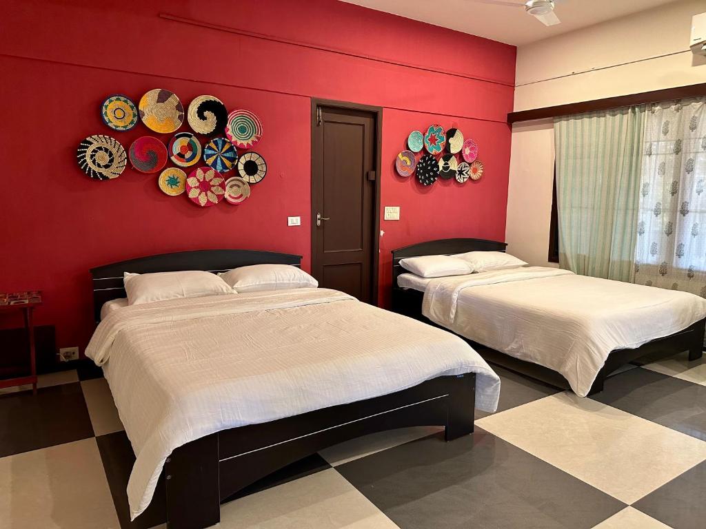 Postel nebo postele na pokoji v ubytování Costa Verde Luxury Seafront Villa