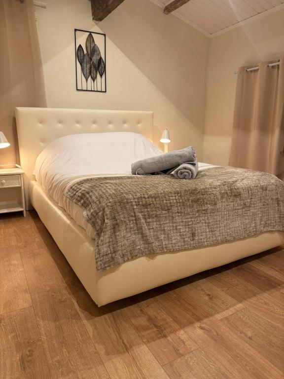 a bedroom with a white bed with a wooden floor at T2 à Saint-Aygulf in Saint-Aygulf