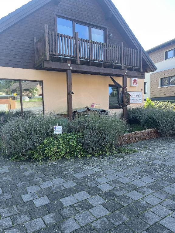 a house with a balcony on top of it at Plätzchen am Krebsberg in Simmerath