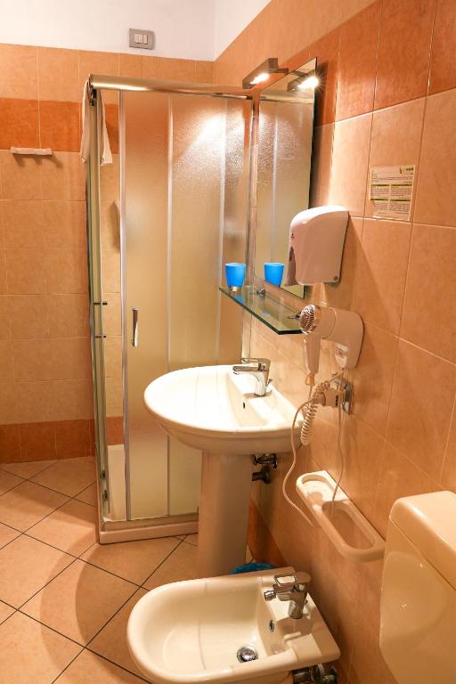 Koupelna v ubytování SMART HOTEL