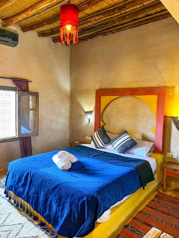 Postel nebo postele na pokoji v ubytování Kasbah Erg Chebbi