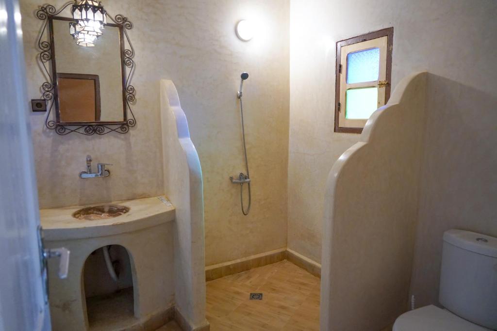 Koupelna v ubytování Kasbah Erg Chebbi
