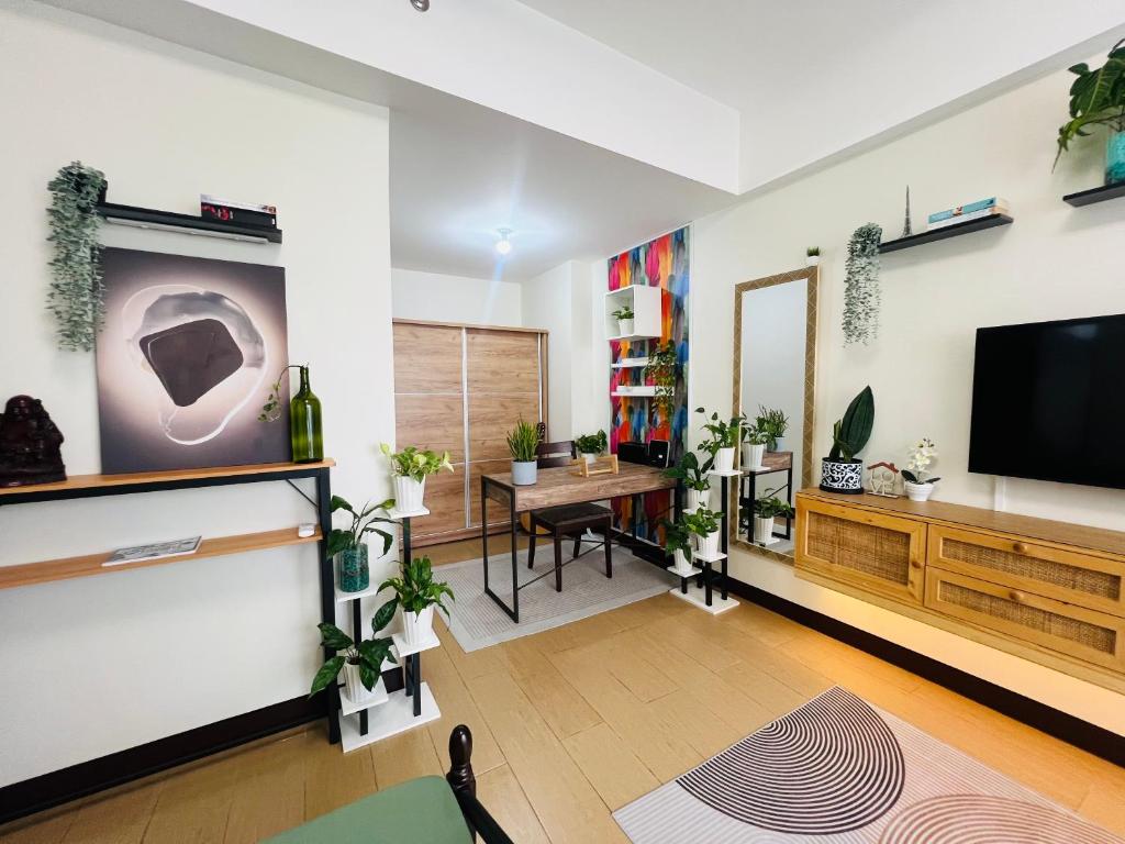 TV a/nebo společenská místnost v ubytování Casa Tagpuan at Manhattan Heights
