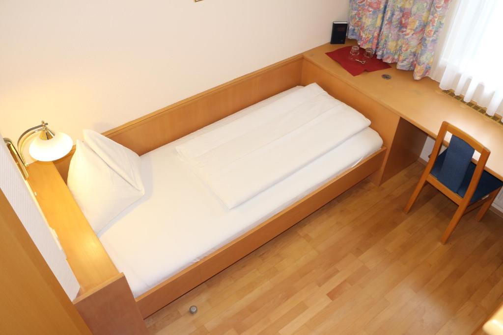Postel nebo postele na pokoji v ubytování Gasthof Bokan
