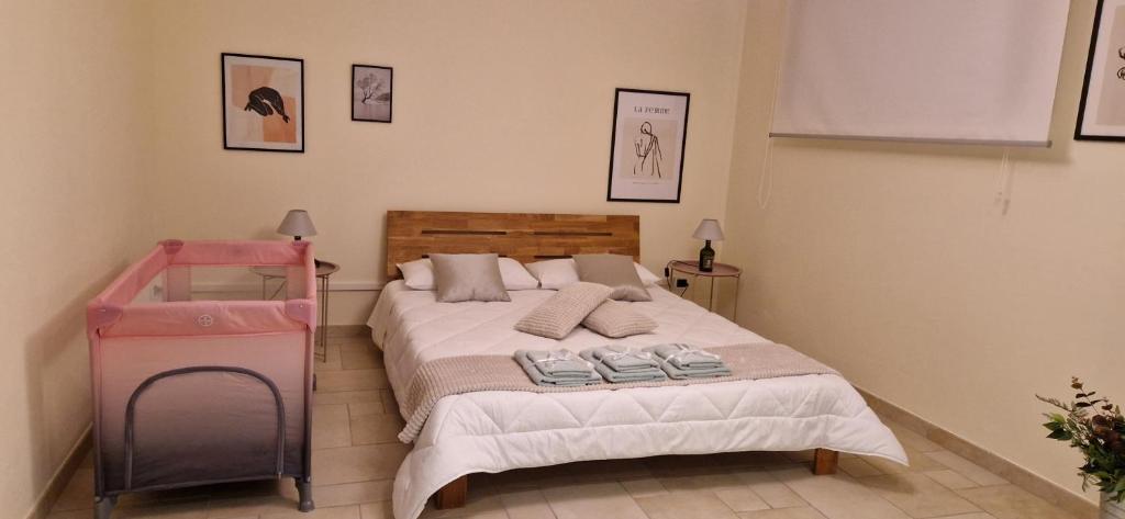 A bed or beds in a room at Grace dell'isola dei Coralli