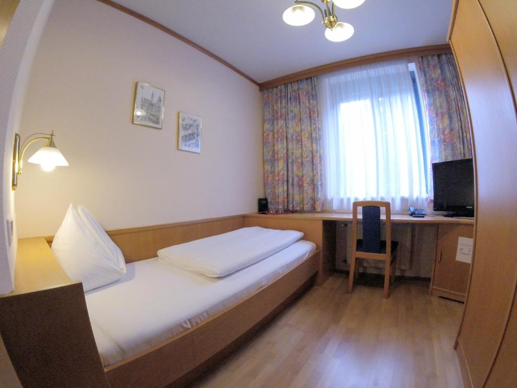 Postel nebo postele na pokoji v ubytování Gasthof Bokan