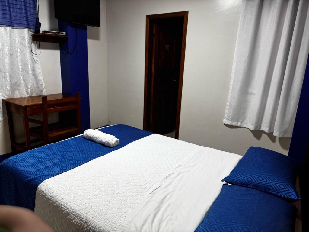 Postel nebo postele na pokoji v ubytování Hostal León Dormido