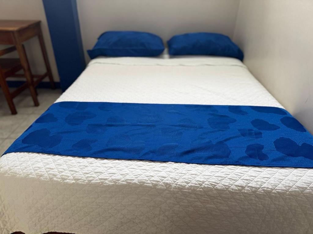 Postel nebo postele na pokoji v ubytování Hostal León Dormido