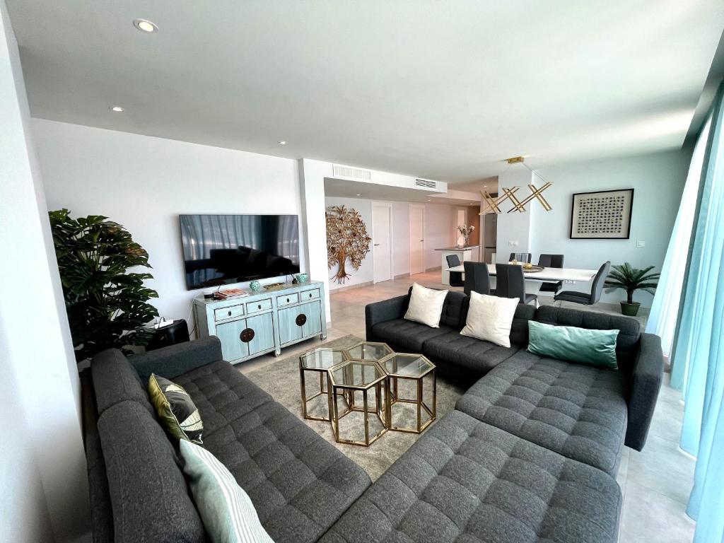 Televízia a/alebo spoločenská miestnosť v ubytovaní La Pimentera Penthouse - Casa Banderas