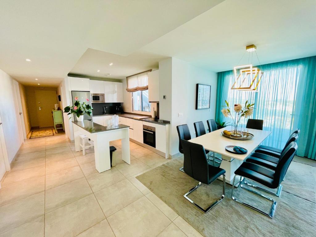 Kuchyňa alebo kuchynka v ubytovaní La Pimentera Penthouse - Casa Banderas