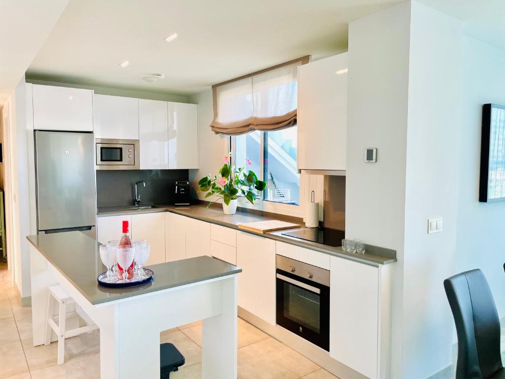 Kuchyňa alebo kuchynka v ubytovaní La Pimentera Penthouse - Casa Banderas
