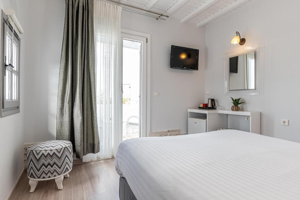 Postel nebo postele na pokoji v ubytování Galaxy Hotel Naxos