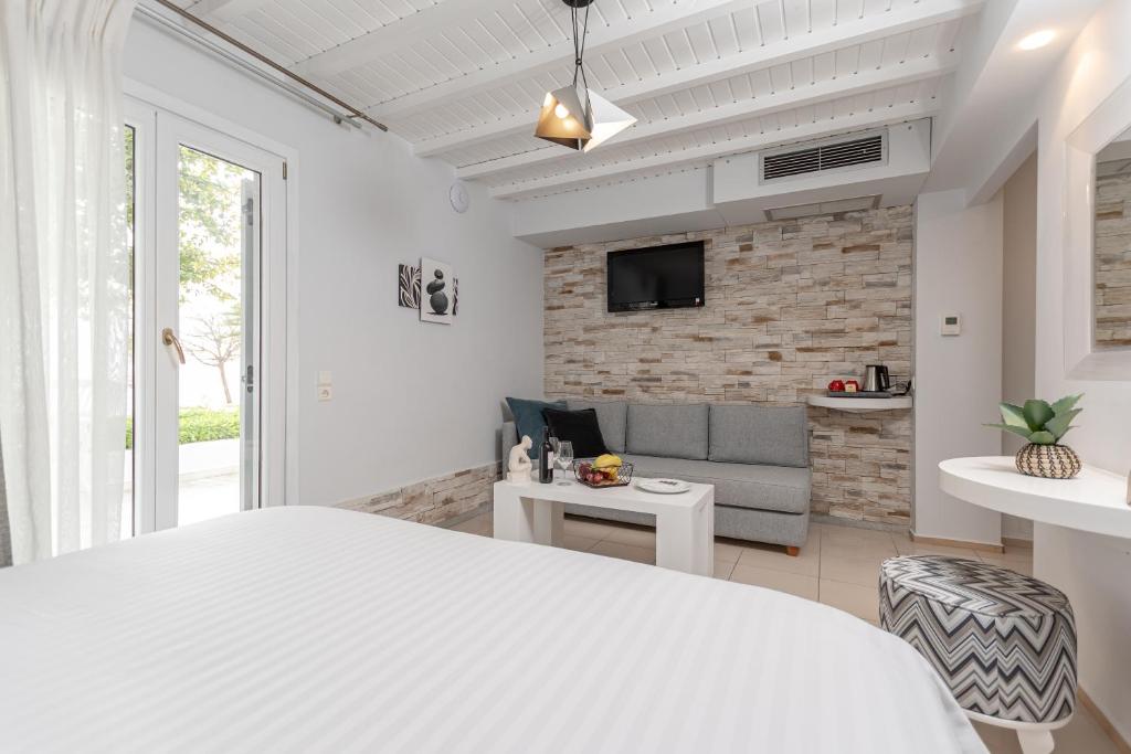 Postel nebo postele na pokoji v ubytování Galaxy Hotel Naxos