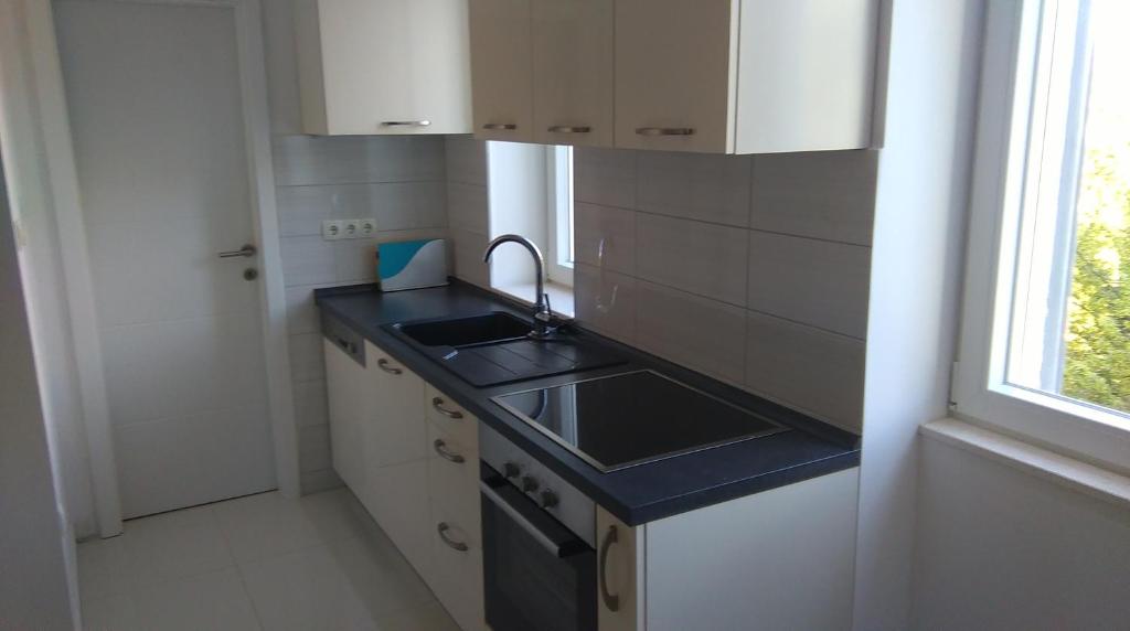 Kuchyňa alebo kuchynka v ubytovaní Centar Split Apartments Manuš