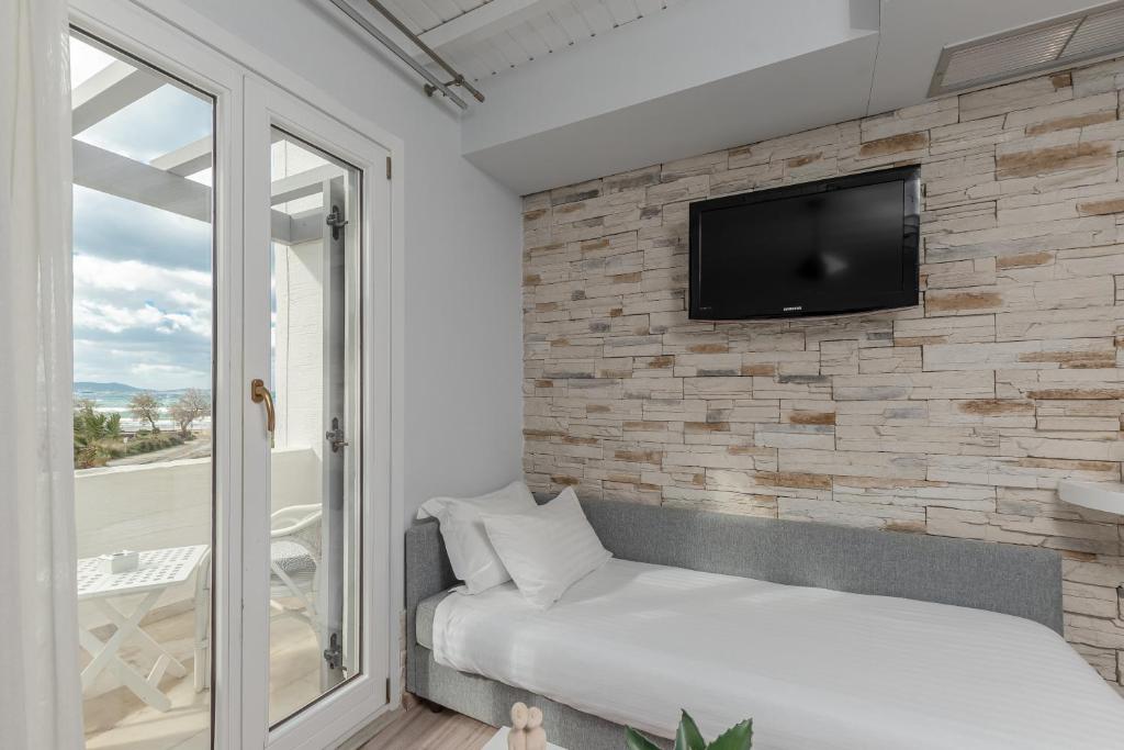 TV a/nebo společenská místnost v ubytování Galaxy Hotel Naxos
