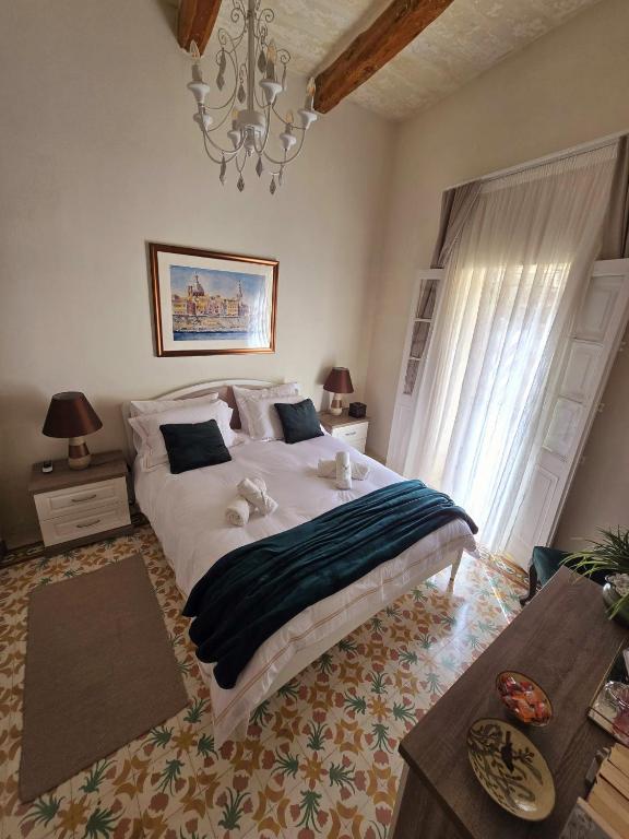 Postel nebo postele na pokoji v ubytování Amelie - Charming Townhouse in the heart of Rabat