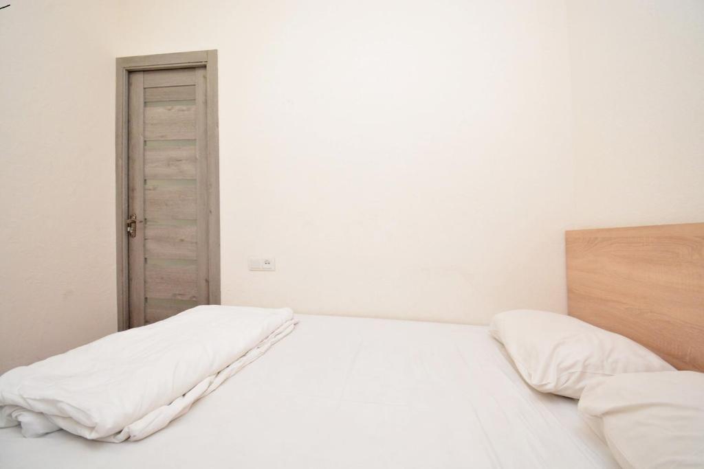 Postel nebo postele na pokoji v ubytování C&H guest house