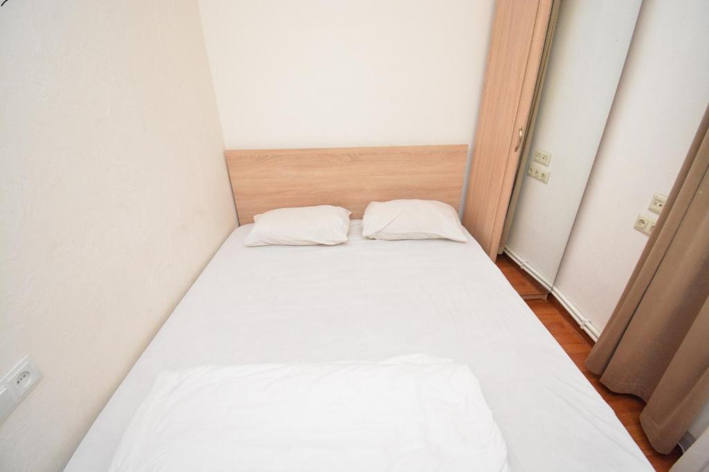 Postel nebo postele na pokoji v ubytování C&H guest house
