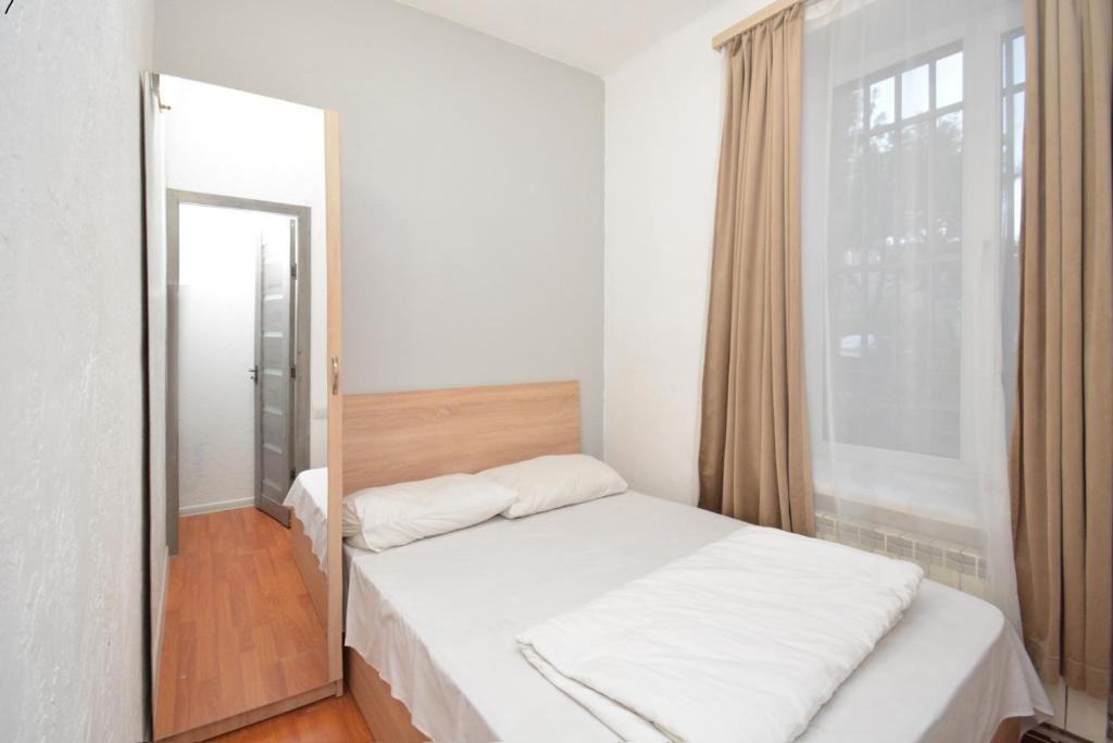 Postel nebo postele na pokoji v ubytování C&H guest house