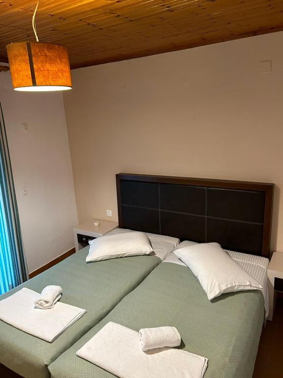 Postel nebo postele na pokoji v ubytování Christodoulos Apartment