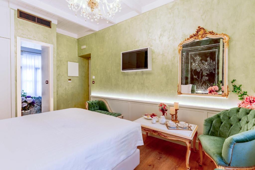TV a/nebo společenská místnost v ubytování Madame Hortense Boutique Ηotel