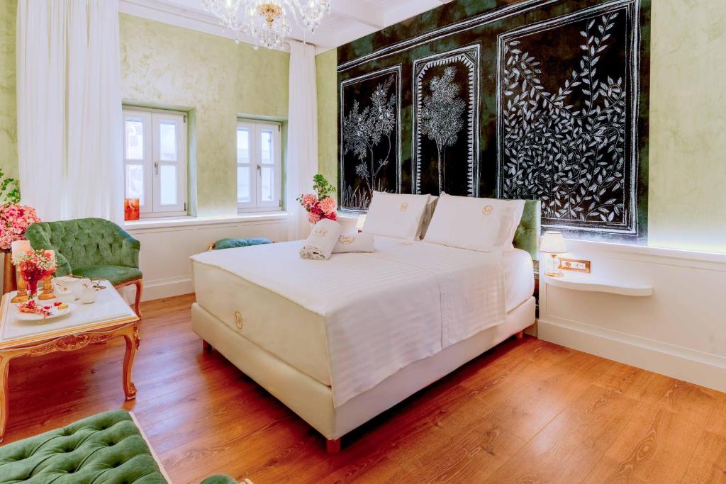 Postel nebo postele na pokoji v ubytování Madame Hortense Boutique Ηotel