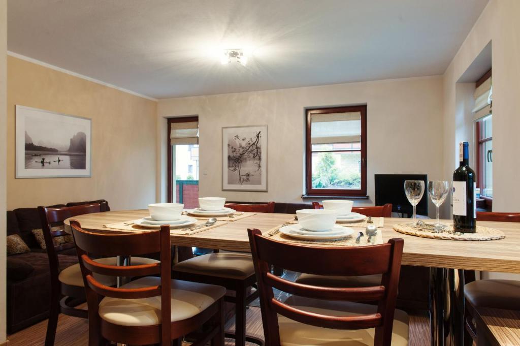 Posedenie v ubytovaní Apartament TSO Parkowa Polana