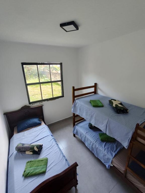 Postel nebo postele na pokoji v ubytování Pássaros e Flores