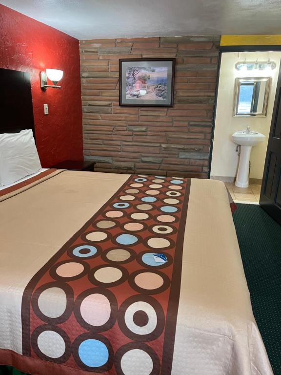 Postel nebo postele na pokoji v ubytování Holly Motel Southampton
