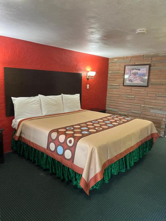 Postel nebo postele na pokoji v ubytování Holly Motel Southampton