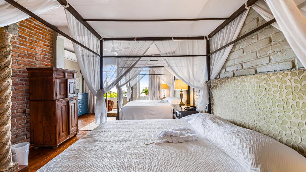 Quinta Maria Cortez Beach Hotel - King Room With Two King Beds