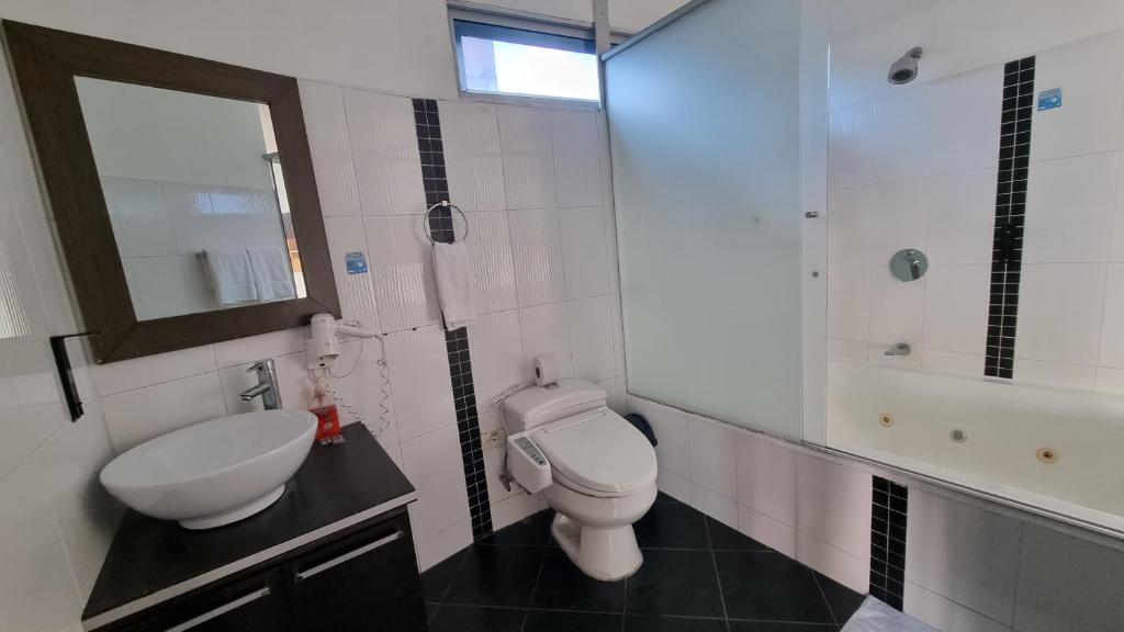 Hotel Portobelo Guatape photo