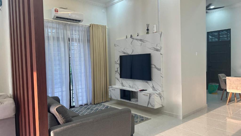 TV a/nebo společenská místnost v ubytování iDesa Homestay