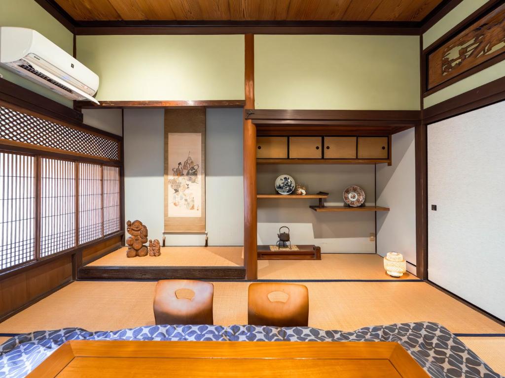 Kuchyň nebo kuchyňský kout v ubytování 平田屋 明治の間 -Hirataya Meiji- 父母ケ浜4分
