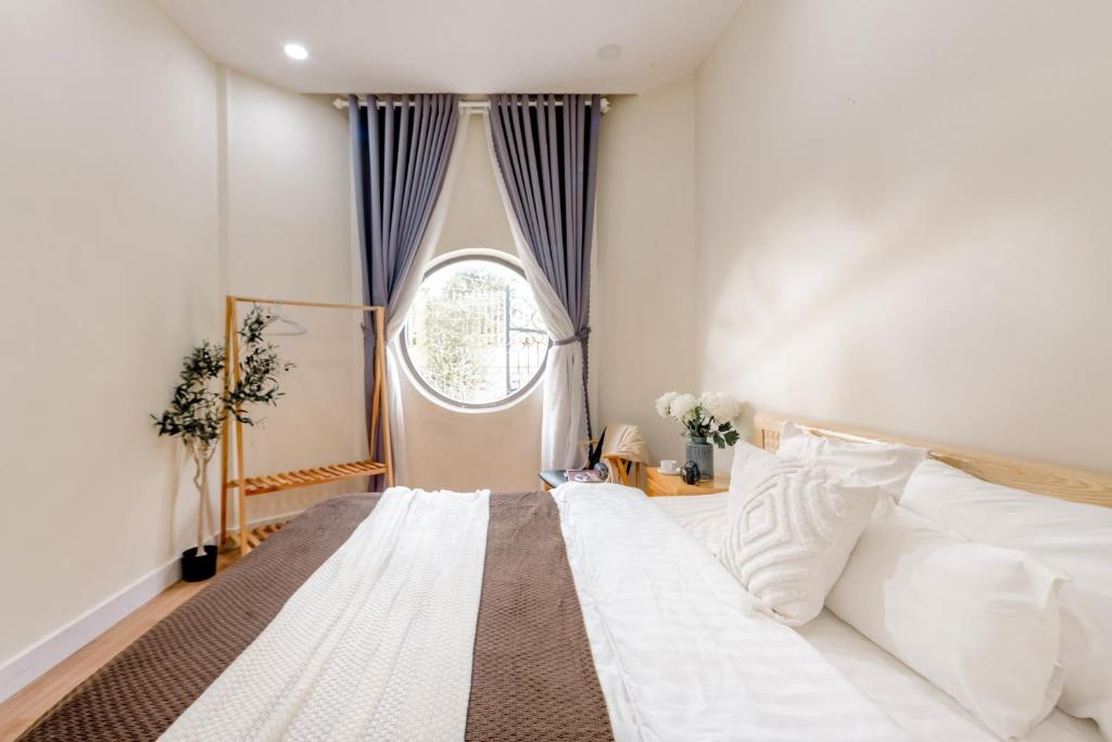 Giường trong phòng chung tại Adalia Villa With ValeyView - O'TEL