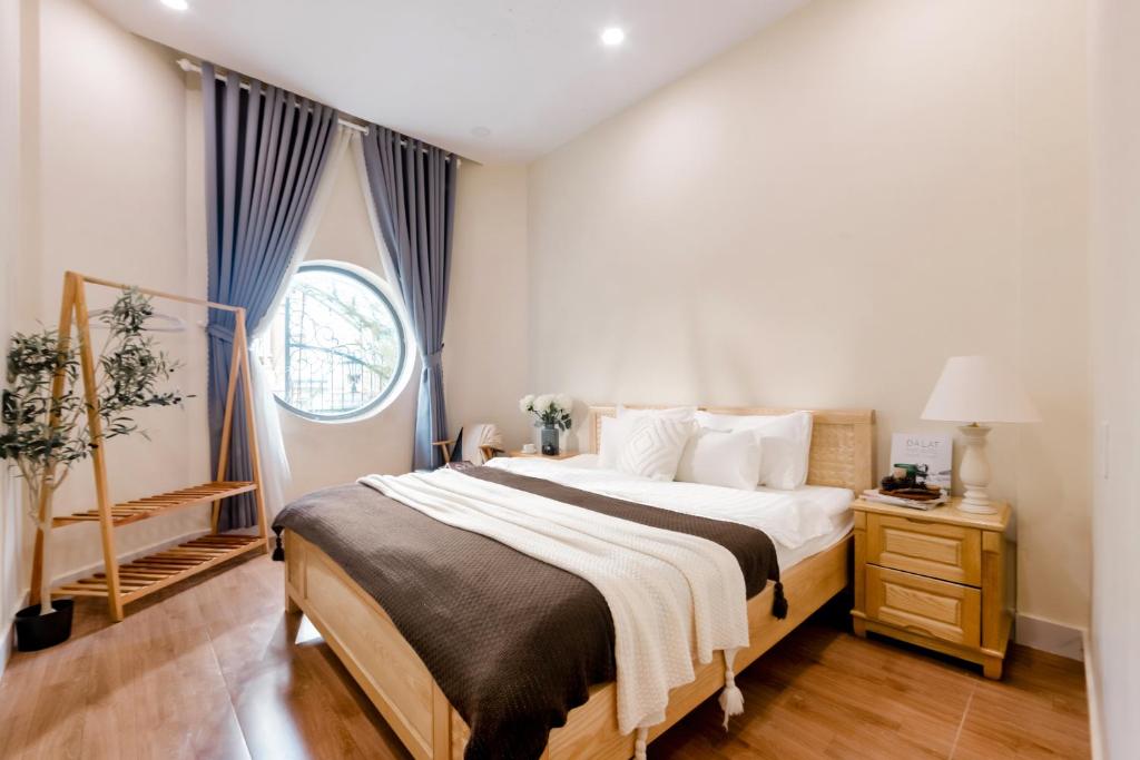Giường trong phòng chung tại Adalia Villa With ValeyView - O'TEL