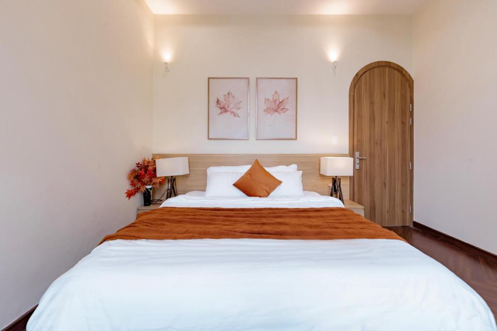 Giường trong phòng chung tại Adalia Villa With ValeyView - O'TEL