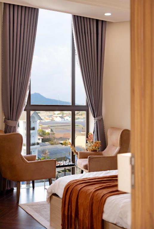 Khu vực ghế ngồi tại Adalia Villa With ValeyView - O'TEL